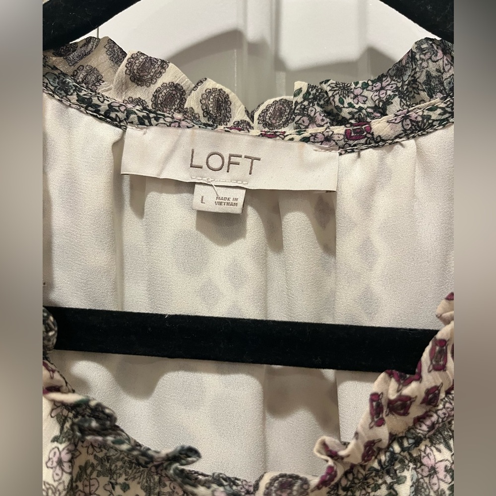 Beautiful Loft Ruffle Sleeve Blouse Like New Sz L - Picture 7 of 10